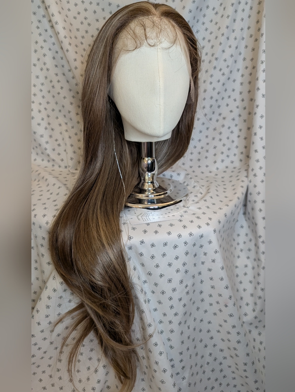 NWT 30” Lace Front Wig 13x6 Wavy Dark Brown w/ Highlights HD Lace Pre-Plucked Ba
